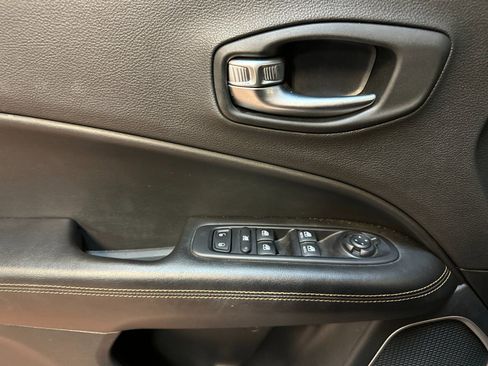 Certified 2021 Jeep Compass Limited image 10