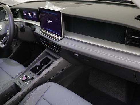 New 2026 Volkswagen Tiguan SE image 19