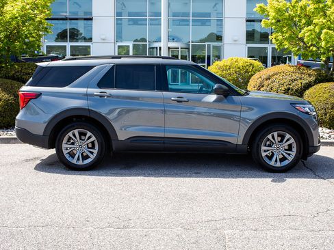 Used 2026 Ford Explorer Active w/ Active Comfort Package AWD/4WD image 1