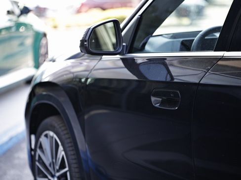 Used 2025 BMW X1 xDrive28i w/ Technology Package image 11