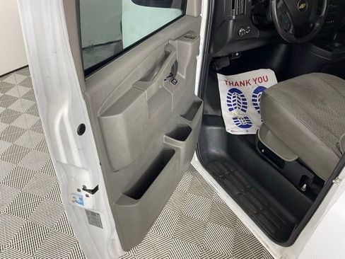 Used 2020 Chevrolet Express 3500 Extended w/ Driver Convenience Package RWD image 17