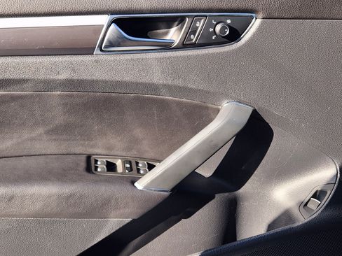 Used 2017 Volkswagen Passat 1.8T R-Line image 23