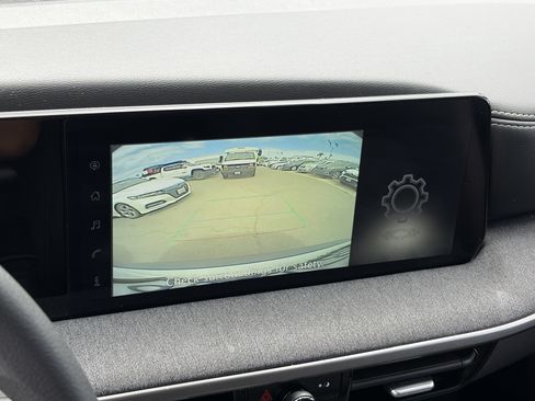 Used 2025 Nissan Kicks SV w/ Charging Package FWD image 7