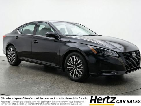 Used 2025 Nissan Altima 2.5 SV FWD image 1
