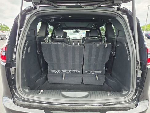 Used 2025 Chrysler Pacifica Limited FWD image 16