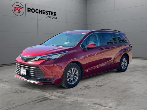 Used 2021 Toyota Sienna LE w/ LE Plus Package AWD/4WD image 7