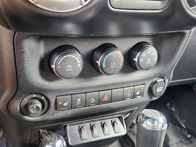 Used 2014 Jeep Wrangler Unlimited Sahara w/ Connectivity Group AWD/4WD image 18