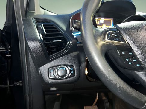 Used 2018 Ford Escape SE w/ SE Sport Appearance Package image 12