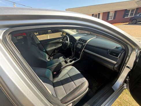 Used 2015 Toyota Camry SE FWD image 20