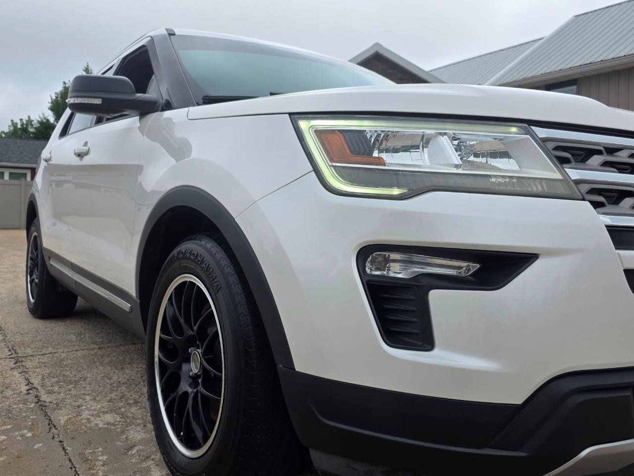 Used 2018 Ford Explorer XLT w/ Equipment Group 201A FWD image 24