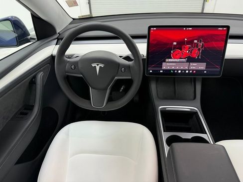 Used 2023 Tesla Model Y Long Range image 32