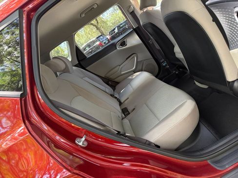 Used 2025 Kia Soul LX w/ LX Technology Package FWD image 23