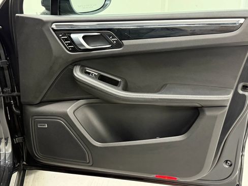 Used 2018 Porsche Macan S image 20