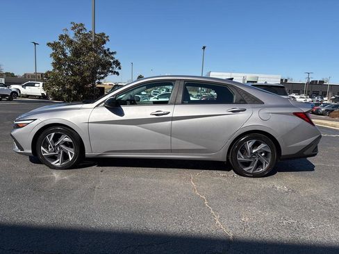 Certified 2025 Hyundai Elantra Sport FWD image 9