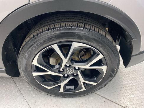 Used 2019 Toyota C-HR XLE FWD image 10
