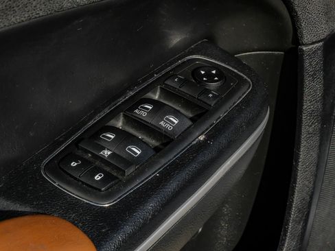 Used 2019 Chrysler 300 Limited image 51