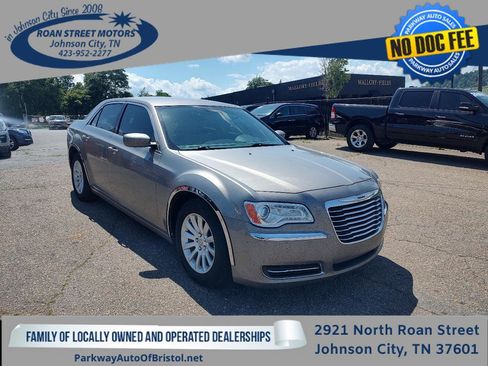 Used 2014 Chrysler 300 RWD image 1