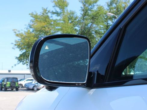 Used 2024 Jeep Wagoneer Limited AWD/4WD image 8