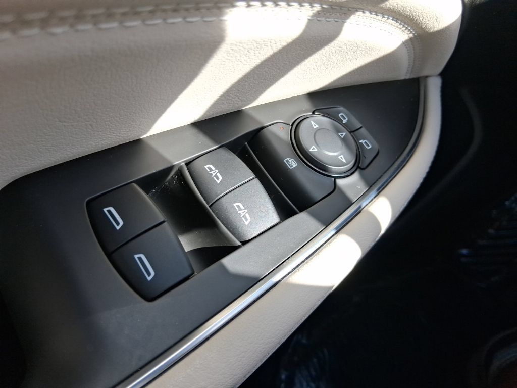 Used 2019 Buick Regal Avenir w/ Driver Confidence Package II FWD image 26