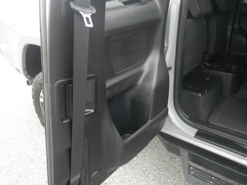 Used 2018 Toyota Tacoma TRD Sport image 25