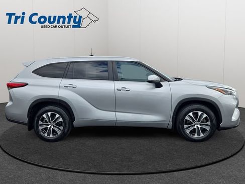 Used 2023 Toyota Highlander XLE FWD image 9