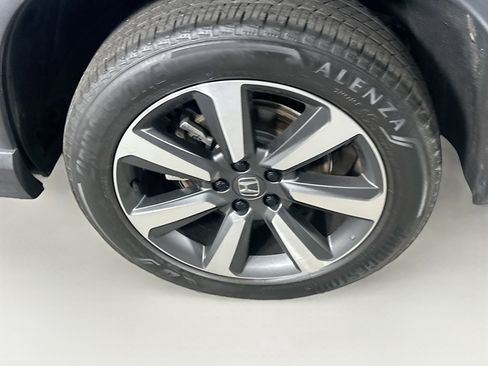 Used 2023 Honda Pilot Touring image 11