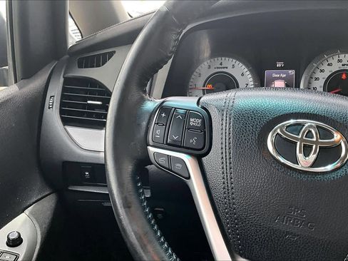 Used 2015 Toyota Sienna SE FWD image 23