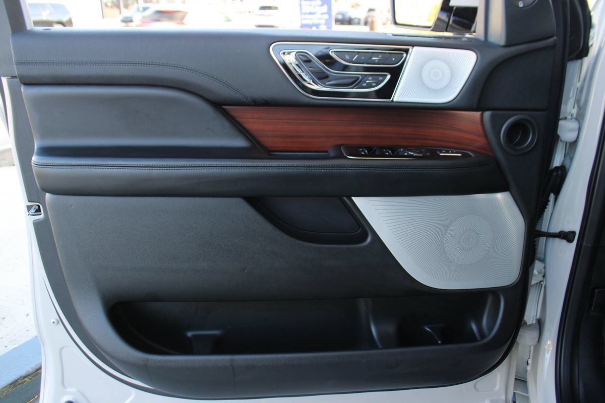 Used 2020 Lincoln Navigator L Reserve w/ Equipment Group 208A Reserve AWD/4WD image 46
