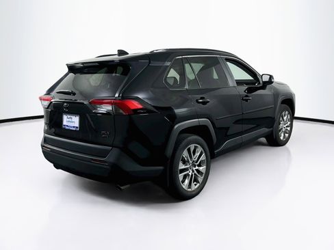 Used 2021 Toyota RAV4 XLE Premium AWD/4WD image 5