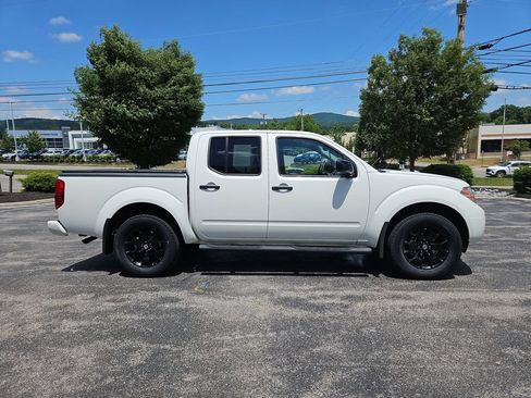 Used 2020 Nissan Frontier SV w/ Midnight Edition Floor Mats AWD/4WD image 7