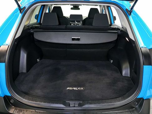 Used 2019 Toyota RAV4 LE FWD image 22
