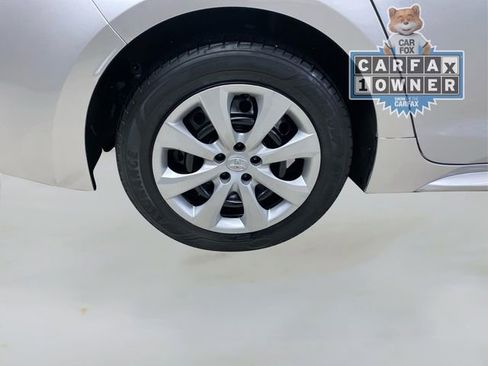 Used 2022 Toyota Corolla LE image 17