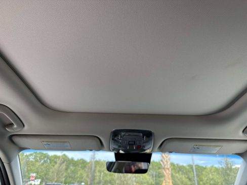 Used 2023 Genesis GV70 2.5T w/ Select Package image 18