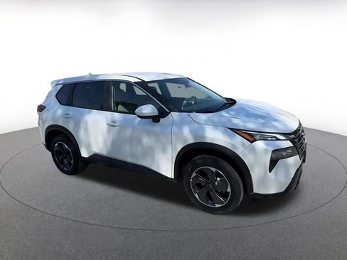 Used 2025 Nissan Rogue SV FWD image 2