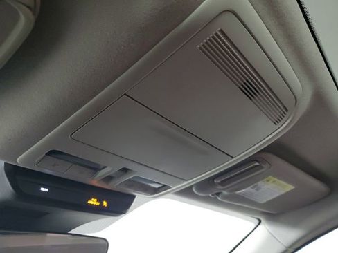 Used 2023 MAZDA MAZDA3 s FWD image 33