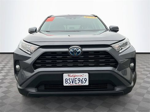 Used 2020 Toyota RAV4 XLE image 2