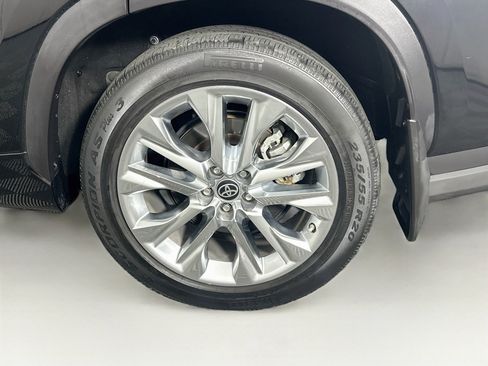 Used 2021 Toyota Highlander Limited AWD/4WD image 11