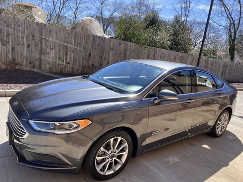 Used 2018 Ford Fusion Energi SE image 7