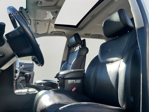 Used 2015 Lexus LX 570 4WD w/ Luxury Package image 25