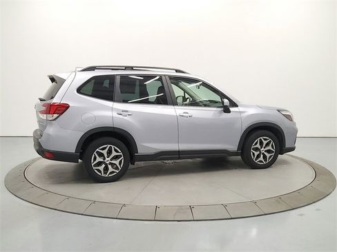 Used 2021 Subaru Forester Premium image 7