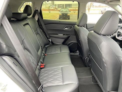 New 2026 Nissan Rogue Platinum image 19