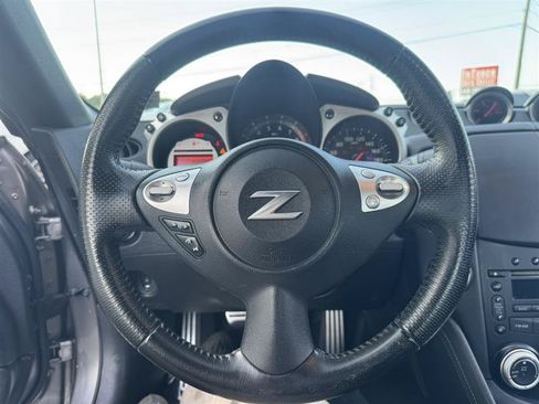 Used 2010 Nissan 370Z Touring RWD image 17