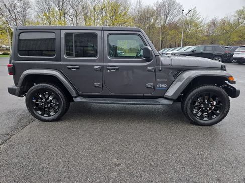 Used 2023 Jeep Wrangler Unlimited Sahara w/ Cold Weather Group AWD/4WD image 3