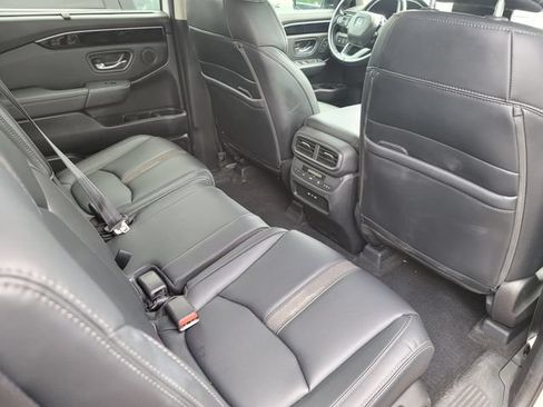 Used 2025 Honda Pilot EX-L image 7
