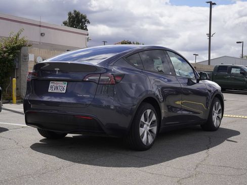 Used 2023 Tesla Model Y Long Range AWD/4WD image 4