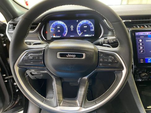 Used 2024 Jeep Grand Cherokee Limited AWD/4WD image 32