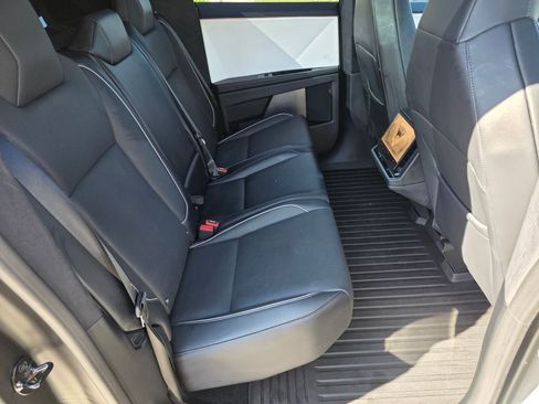 Used 2024 Tesla Cybertruck AWD Crew Cab image 28