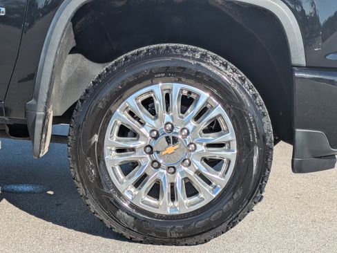 Used 2021 Chevrolet Silverado 2500 High Country w/ Z71 Off-Road Package image 11