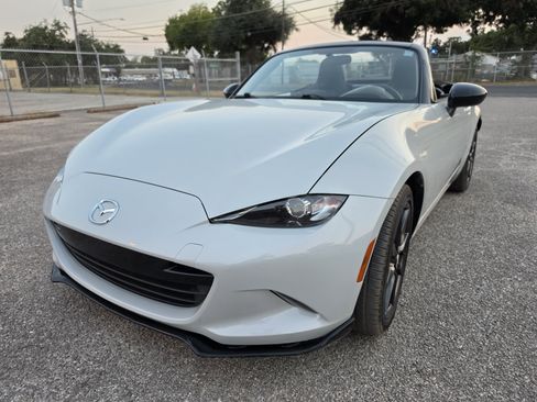 Used 2016 MAZDA MX-5 Miata Club RWD image 34