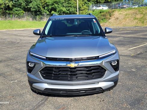 Used 2025 Chevrolet TrailBlazer LT w/ Convenience Package FWD image 4